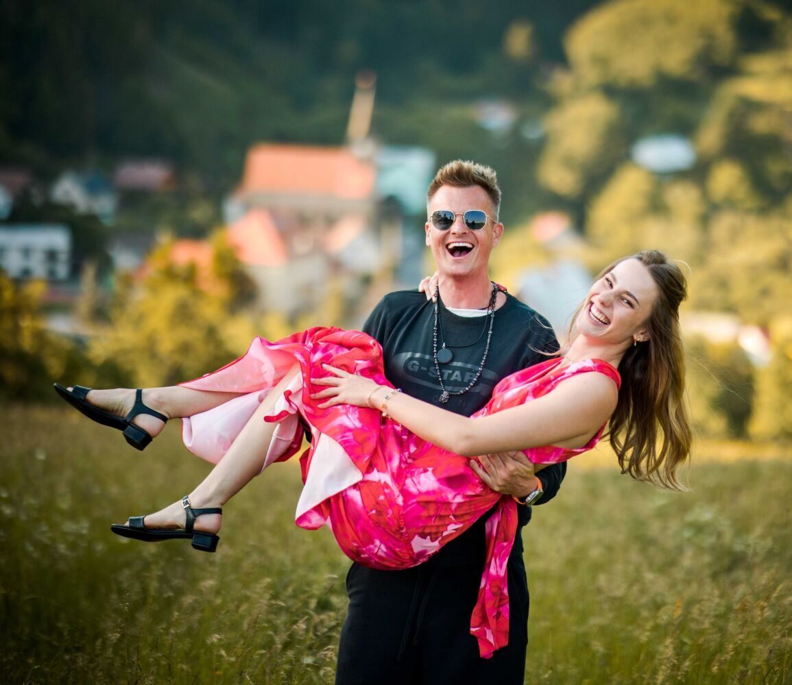 Portrét páru v přírodě